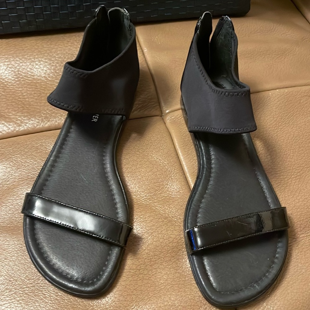 Donald J Pliner 9.5/10 sandals black
